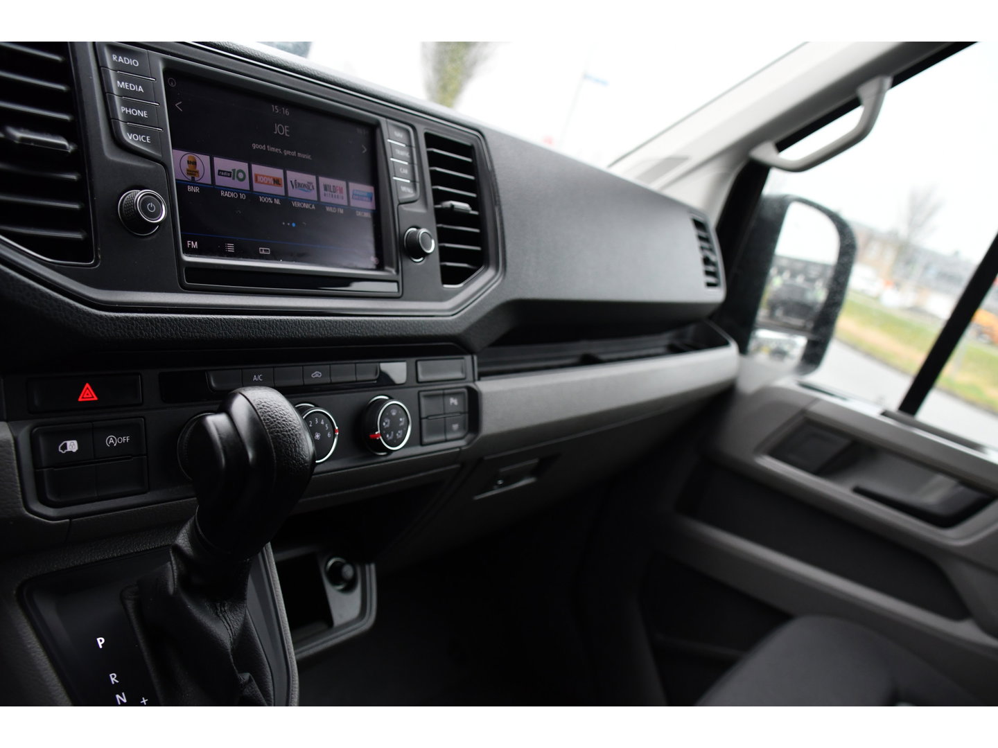 MAN TGE 30 2.0 L3H2 Black Edition Camera, Cruise, Carplay, LED, Automaat, 177pk, Trekhaak, Geveerde stoel, Sensoren, Uniek!