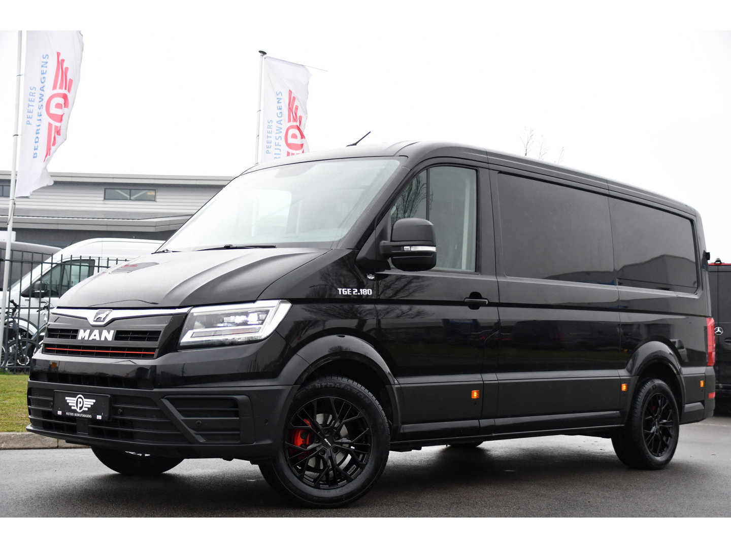 MAN TGE 30 2.0 L3H2 Black Edition Camera, Cruise, Carplay, LED, Automaat, 177pk, Trekhaak, Geveerde stoel, Sensoren, Uniek!