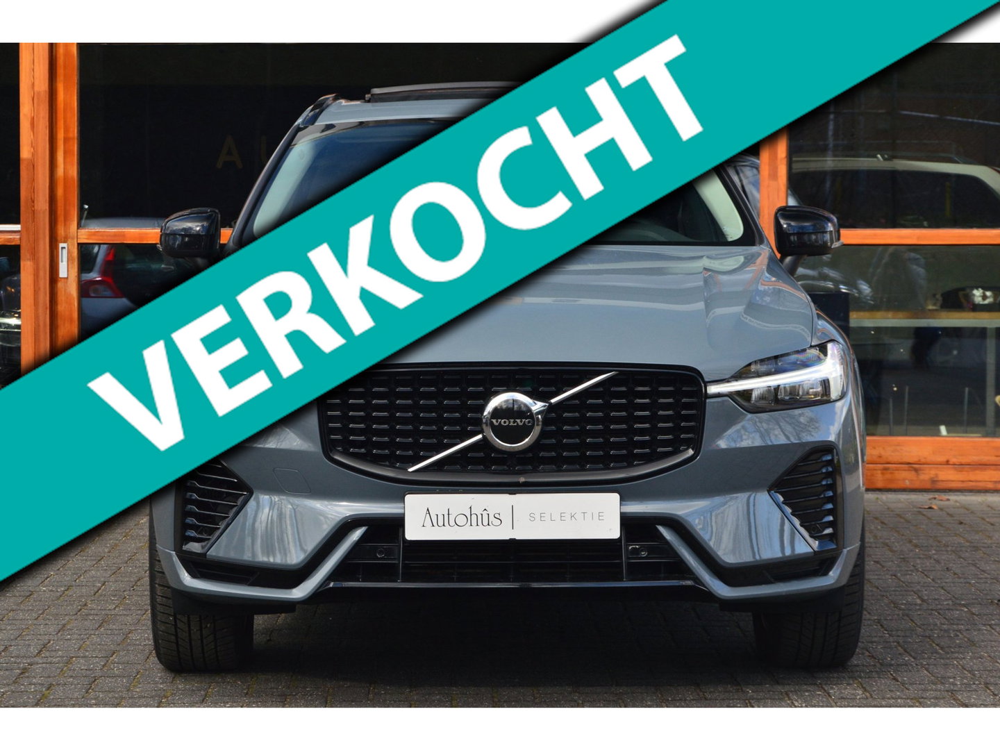 Volvo XC60 T6 Hybride AWD Plus Dark LONG RANGE | Panoramadak | Stoel + Stuur Verwarmd | Camera | Apple CarPlay |