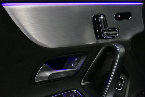 Mercedes-Benz CLA 250 e AMG Line / CLA45 AMG diffuser / Panamericana Grille / Elektr. verstelbare voorstoelen + memory / Multibeam LED / Ambienteverlichting / Apple Carplay - Android Auto / Stoelverwarming /Rondomzichtcamera / Grootlicht assistent / Keyless / Achteruitrijc