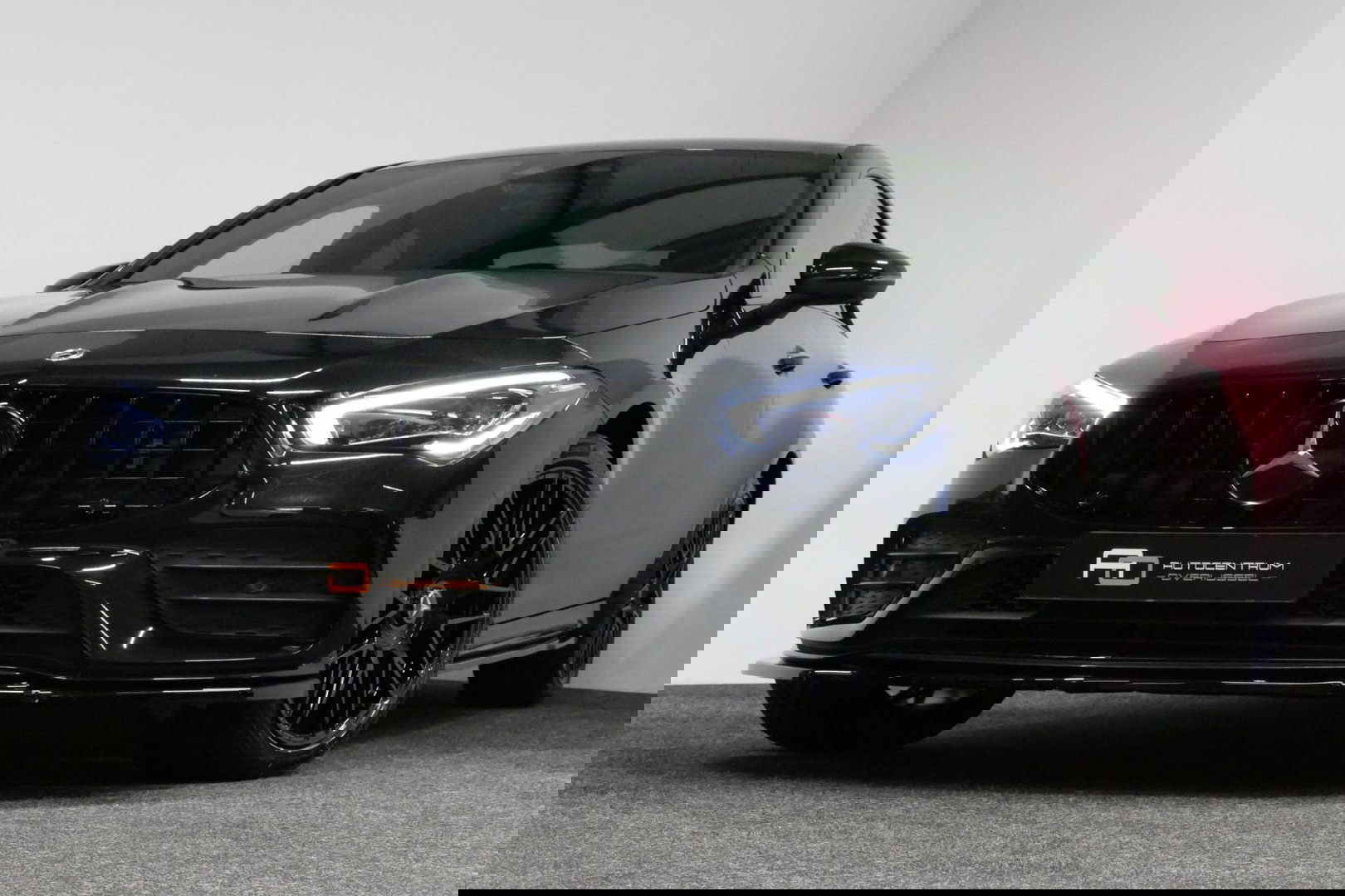 Mercedes-Benz CLA 250 e AMG Line / CLA45 AMG diffuser / Panamericana Grille / Elektr. verstelbare voorstoelen + memory / Multibeam LED / Ambienteverlichting / Apple Carplay - Android Auto / Stoelverwarming /Rondomzichtcamera / Grootlicht assistent / Keyless / Achteruitrijc