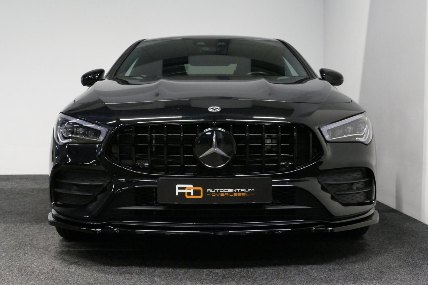 Mercedes-Benz CLA 250 e AMG Line / CLA45 AMG diffuser / Panamericana Grille / Elektr. verstelbare voorstoelen + memory / Multibeam LED / Ambienteverlichting / Apple Carplay - Android Auto / Stoelverwarming /Rondomzichtcamera / Grootlicht assistent / Keyless / Achteruitrijc