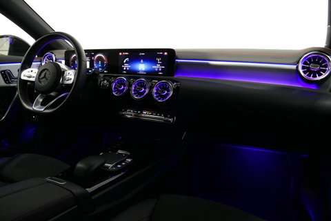 Mercedes-Benz CLA 250 e AMG Line / CLA45 AMG diffuser / Panamericana Grille / Elektr. verstelbare voorstoelen + memory / Multibeam LED / Ambienteverlichting / Apple Carplay - Android Auto / Stoelverwarming /Rondomzichtcamera / Grootlicht assistent / Keyless / Achteruitrijc