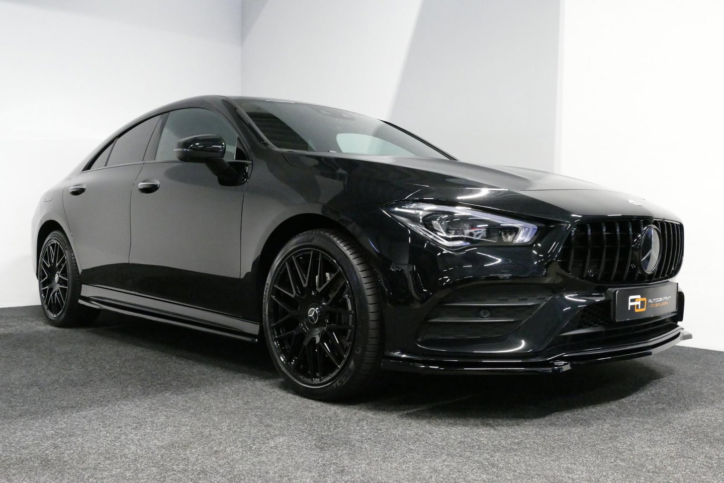 Mercedes-Benz CLA 250 e AMG Line / CLA45 AMG diffuser / Panamericana Grille / Elektr. verstelbare voorstoelen + memory / Multibeam LED / Ambienteverlichting / Apple Carplay - Android Auto / Stoelverwarming /Rondomzichtcamera / Grootlicht assistent / Keyless / Achteruitrijc