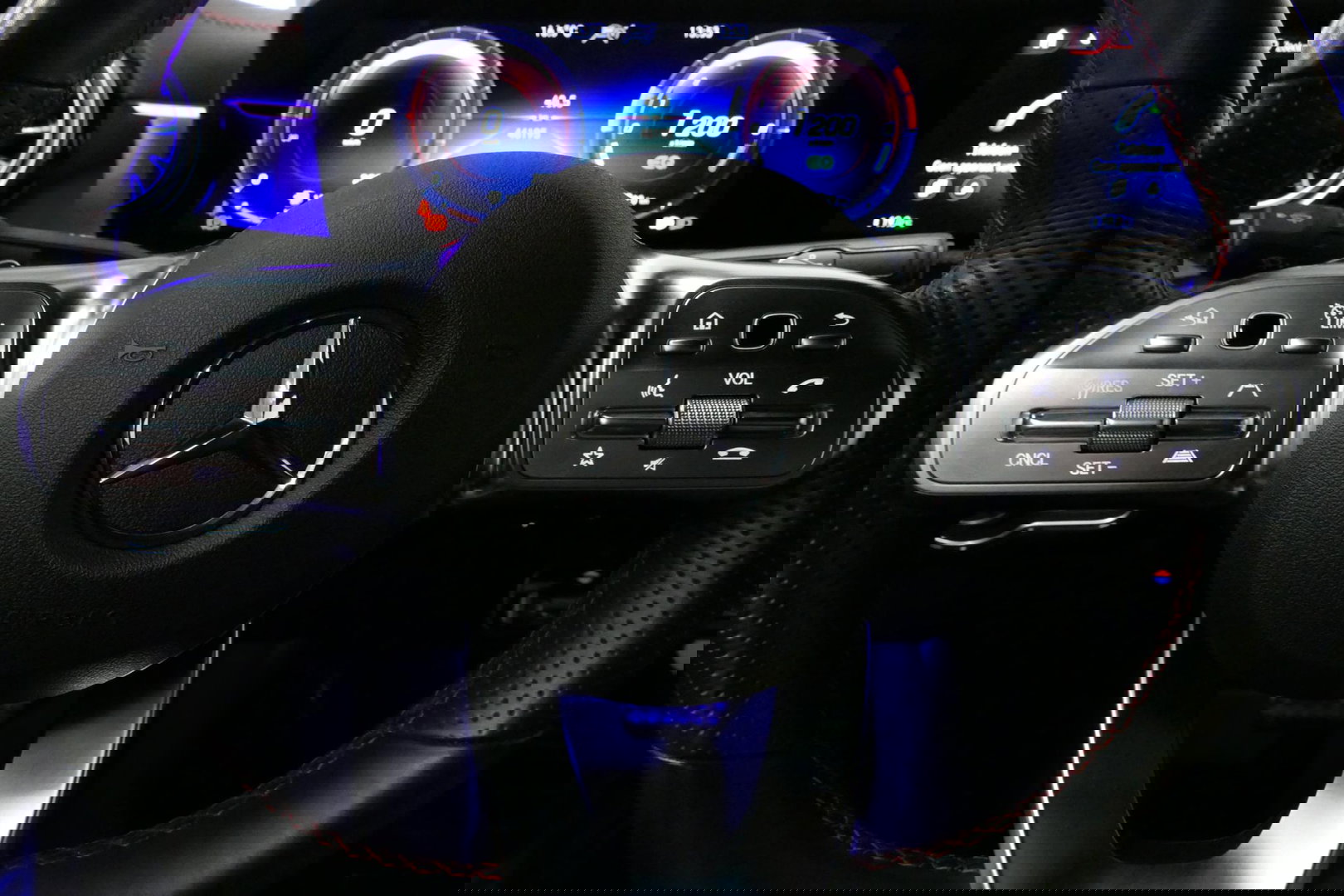 Mercedes-Benz CLA 250 e AMG Line / CLA45 AMG diffuser / Panamericana Grille / Elektr. verstelbare voorstoelen + memory / Multibeam LED / Ambienteverlichting / Apple Carplay - Android Auto / Stoelverwarming /Rondomzichtcamera / Grootlicht assistent / Keyless / Achteruitrijc