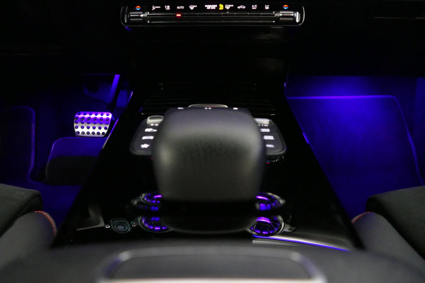 Mercedes-Benz CLA 250 e AMG Line / CLA45 AMG diffuser / Panamericana Grille / Elektr. verstelbare voorstoelen + memory / Multibeam LED / Ambienteverlichting / Apple Carplay - Android Auto / Stoelverwarming /Rondomzichtcamera / Grootlicht assistent / Keyless / Achteruitrijc