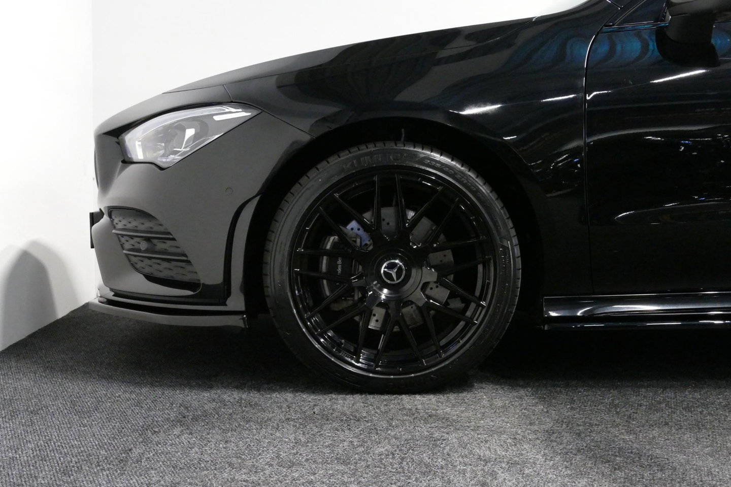 Mercedes-Benz CLA 250 e AMG Line / CLA45 AMG diffuser / Panamericana Grille / Elektr. verstelbare voorstoelen + memory / Multibeam LED / Ambienteverlichting / Apple Carplay - Android Auto / Stoelverwarming /Rondomzichtcamera / Grootlicht assistent / Keyless / Achteruitrijc