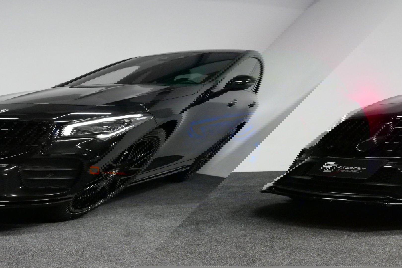 Mercedes-Benz CLA 250 e AMG Line / CLA45 AMG diffuser / Panamericana Grille / Elektr. verstelbare voorstoelen + memory / Multibeam LED / Ambienteverlichting / Apple Carplay - Android Auto / Stoelverwarming /Rondomzichtcamera / Grootlicht assistent / Keyless / Achteruitrijc