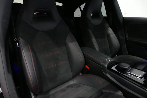 Mercedes-Benz CLA 250 e AMG Line / CLA45 AMG diffuser / Panamericana Grille / Elektr. verstelbare voorstoelen + memory / Multibeam LED / Ambienteverlichting / Apple Carplay - Android Auto / Stoelverwarming /Rondomzichtcamera / Grootlicht assistent / Keyless / Achteruitrijc