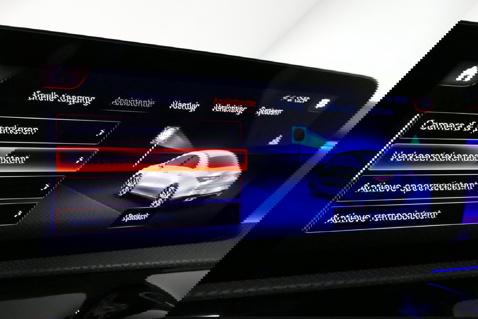 Mercedes-Benz CLA 250 e AMG Line / CLA45 AMG diffuser / Panamericana Grille / Elektr. verstelbare voorstoelen + memory / Multibeam LED / Ambienteverlichting / Apple Carplay - Android Auto / Stoelverwarming /Rondomzichtcamera / Grootlicht assistent / Keyless / Achteruitrijc