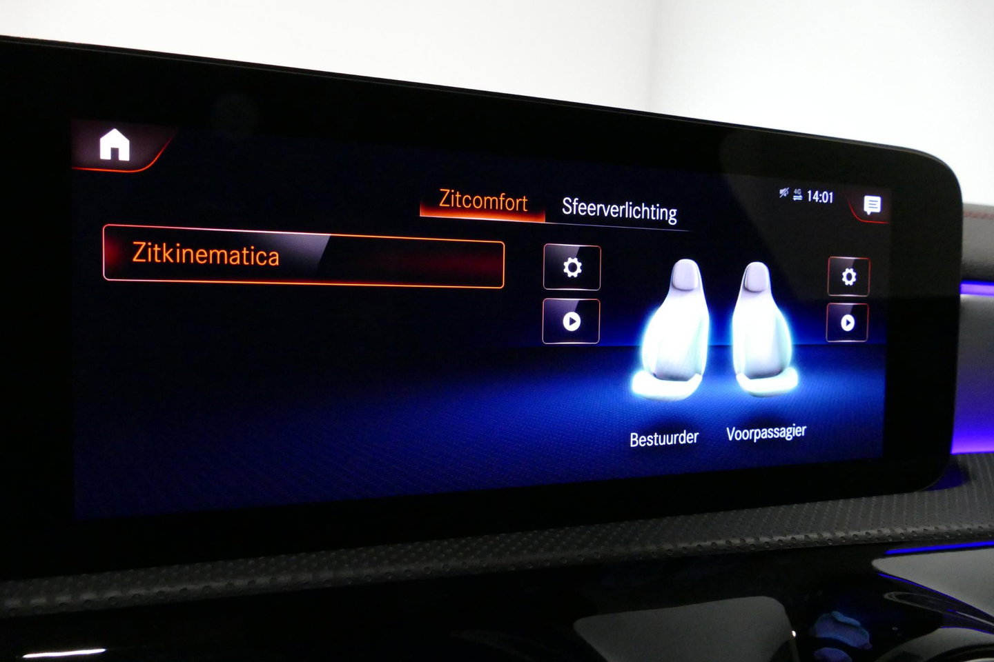 Mercedes-Benz CLA 250 e AMG Line / CLA45 AMG diffuser / Panamericana Grille / Elektr. verstelbare voorstoelen + memory / Multibeam LED / Ambienteverlichting / Apple Carplay - Android Auto / Stoelverwarming /Rondomzichtcamera / Grootlicht assistent / Keyless / Achteruitrijc