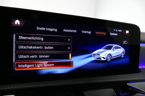 Mercedes-Benz CLA 250 e AMG Line / CLA45 AMG diffuser / Panamericana Grille / Elektr. verstelbare voorstoelen + memory / Multibeam LED / Ambienteverlichting / Apple Carplay - Android Auto / Stoelverwarming /Rondomzichtcamera / Grootlicht assistent / Keyless / Achteruitrijc