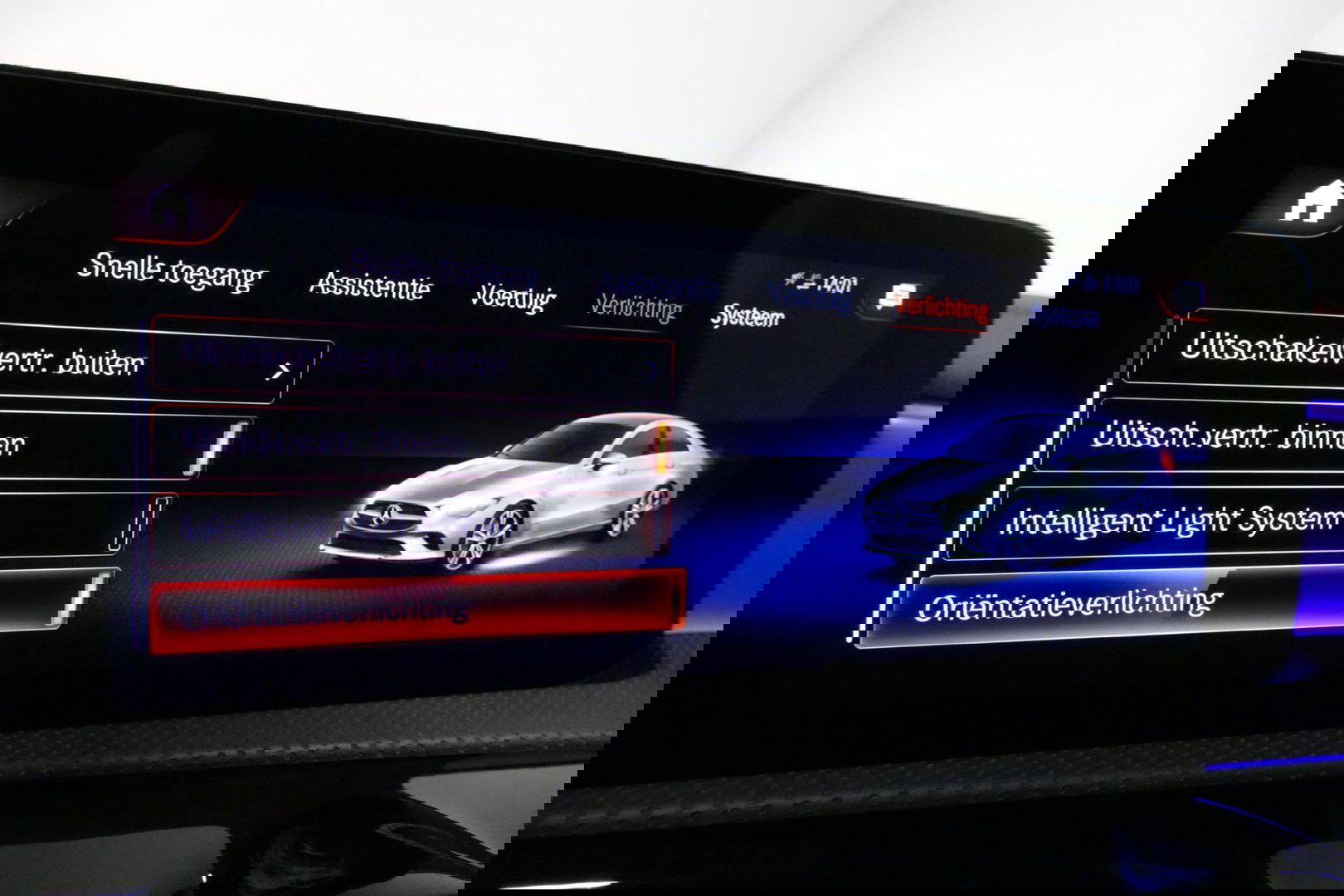 Mercedes-Benz CLA 250 e AMG Line / CLA45 AMG diffuser / Panamericana Grille / Elektr. verstelbare voorstoelen + memory / Multibeam LED / Ambienteverlichting / Apple Carplay - Android Auto / Stoelverwarming /Rondomzichtcamera / Grootlicht assistent / Keyless / Achteruitrijc