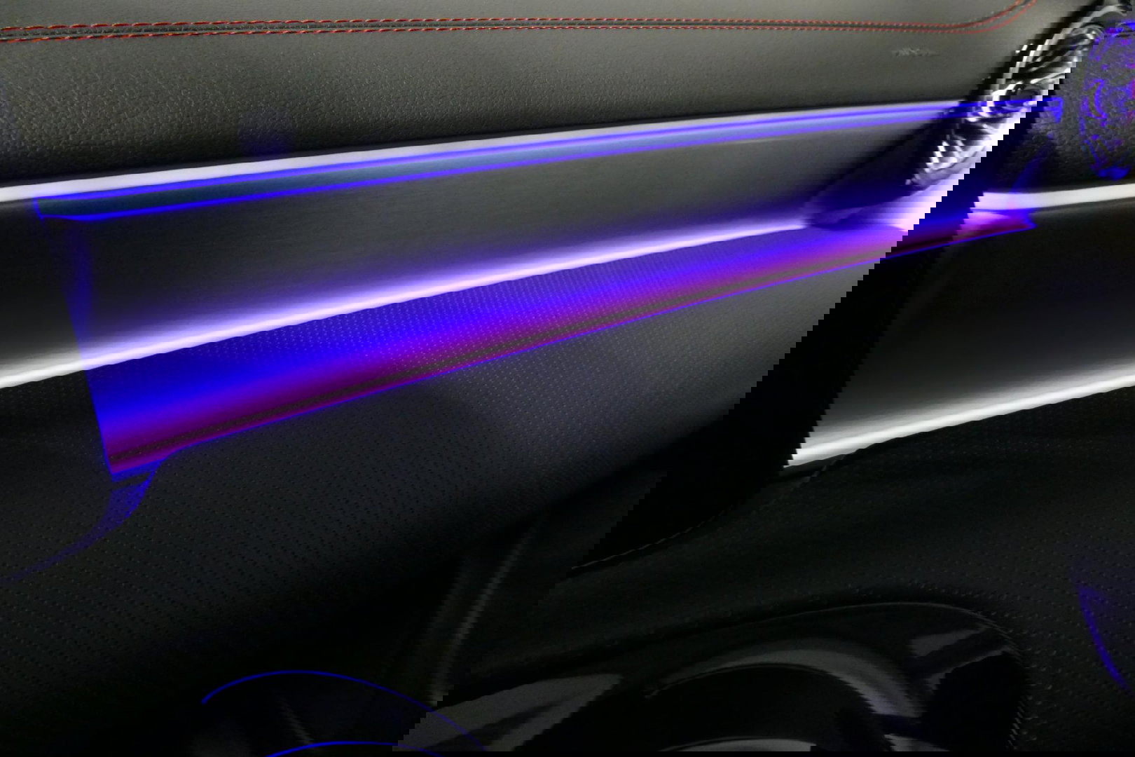 Mercedes-Benz CLA 250 e AMG Line / CLA45 AMG diffuser / Panamericana Grille / Elektr. verstelbare voorstoelen + memory / Multibeam LED / Ambienteverlichting / Apple Carplay - Android Auto / Stoelverwarming /Rondomzichtcamera / Grootlicht assistent / Keyless / Achteruitrijc