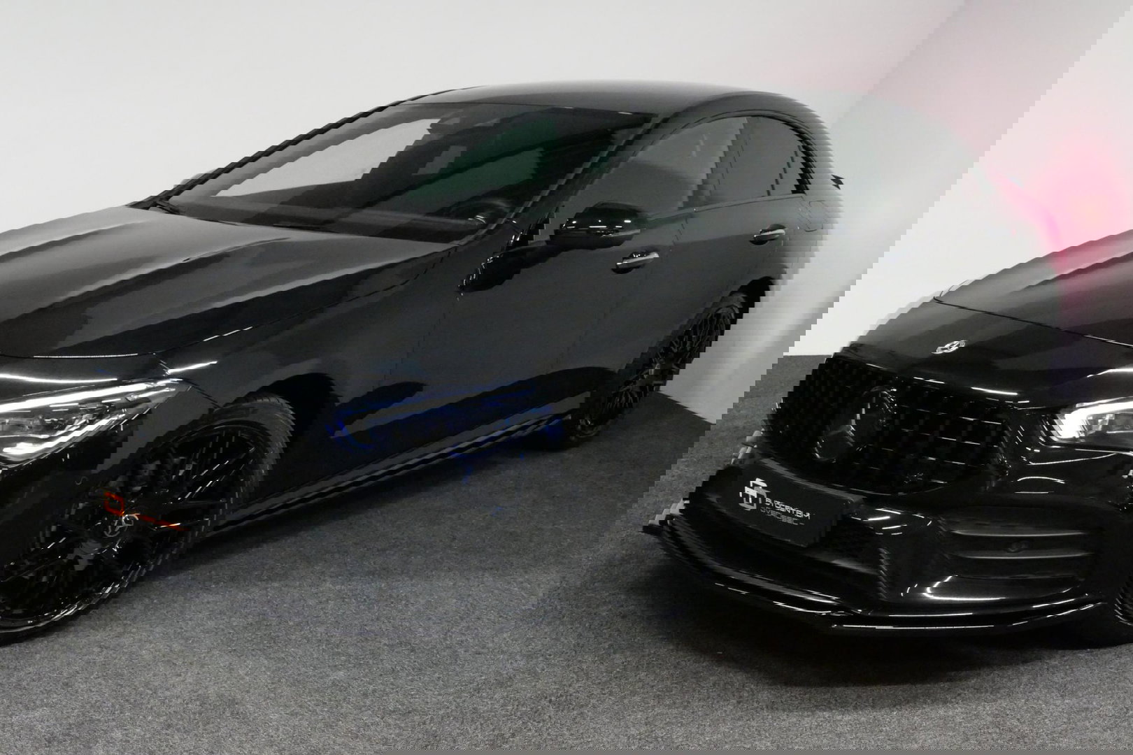 Mercedes-Benz CLA 250 e AMG Line / CLA45 AMG diffuser / Panamericana Grille / Elektr. verstelbare voorstoelen + memory / Multibeam LED / Ambienteverlichting / Apple Carplay - Android Auto / Stoelverwarming /Rondomzichtcamera / Grootlicht assistent / Keyless / Achteruitrijc