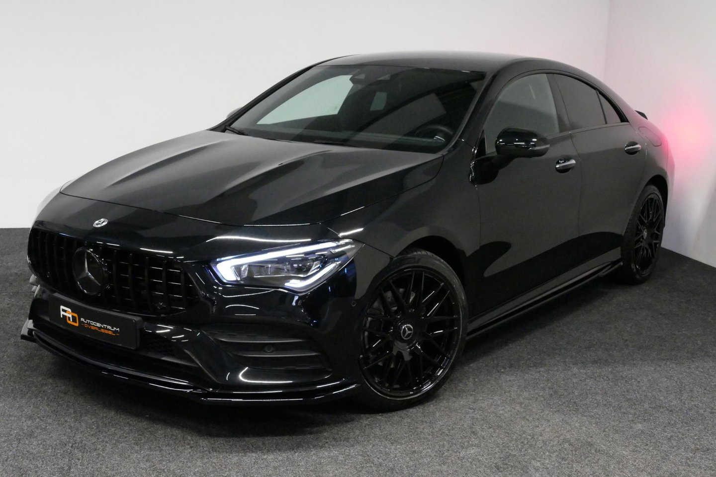 Mercedes-Benz CLA 250 e AMG Line / CLA45 AMG diffuser / Panamericana Grille / Elektr. verstelbare voorstoelen + memory / Multibeam LED / Ambienteverlichting / Apple Carplay - Android Auto / Stoelverwarming /Rondomzichtcamera / Grootlicht assistent / Keyless / Achteruitrijc