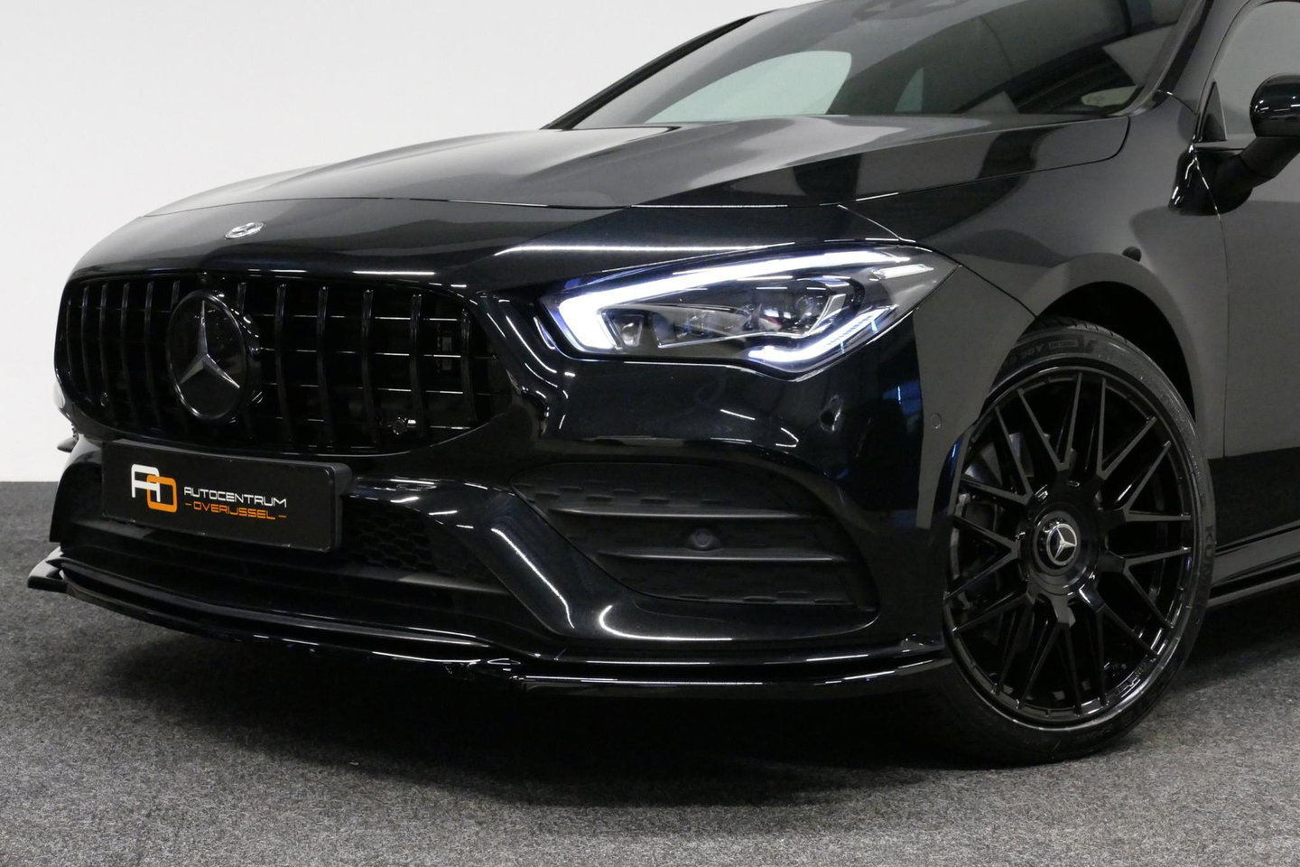 Mercedes-Benz CLA 250 e AMG Line / CLA45 AMG diffuser / Panamericana Grille / Elektr. verstelbare voorstoelen + memory / Multibeam LED / Ambienteverlichting / Apple Carplay - Android Auto / Stoelverwarming /Rondomzichtcamera / Grootlicht assistent / Keyless / Achteruitrijc