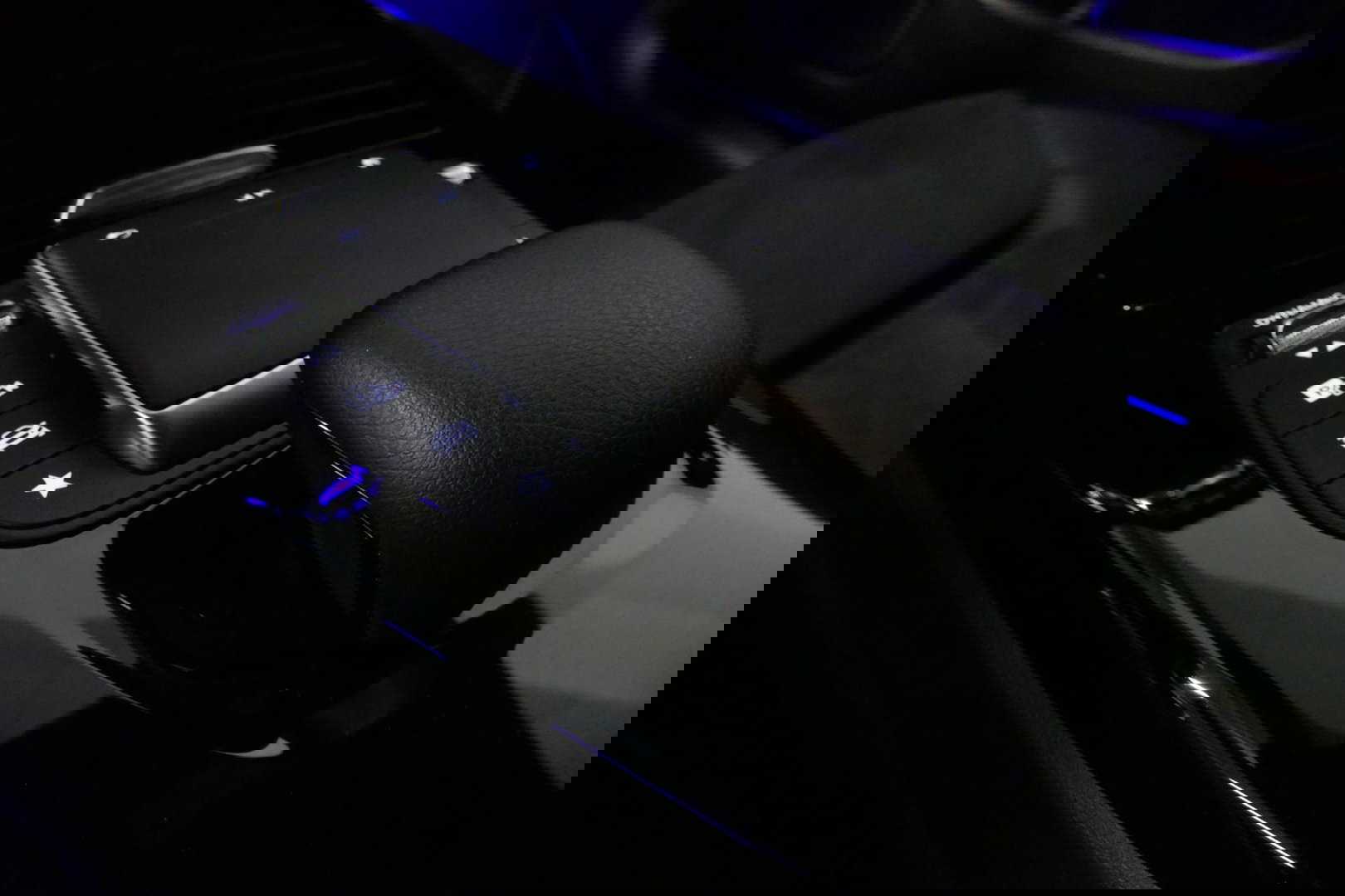 Mercedes-Benz CLA 250 e AMG Line / CLA45 AMG diffuser / Panamericana Grille / Elektr. verstelbare voorstoelen + memory / Multibeam LED / Ambienteverlichting / Apple Carplay - Android Auto / Stoelverwarming /Rondomzichtcamera / Grootlicht assistent / Keyless / Achteruitrijc