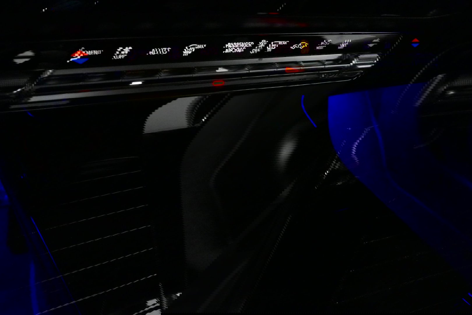 Mercedes-Benz CLA 250 e AMG Line / CLA45 AMG diffuser / Panamericana Grille / Elektr. verstelbare voorstoelen + memory / Multibeam LED / Ambienteverlichting / Apple Carplay - Android Auto / Stoelverwarming /Rondomzichtcamera / Grootlicht assistent / Keyless / Achteruitrijc