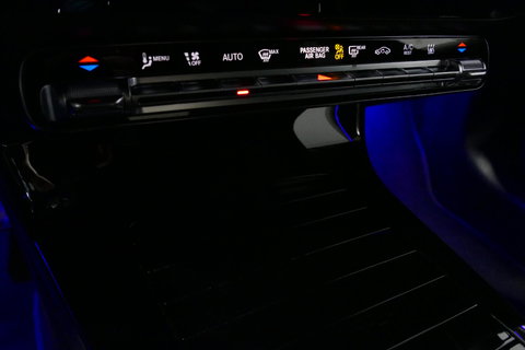 Mercedes-Benz CLA 250 e AMG Line / CLA45 AMG diffuser / Panamericana Grille / Elektr. verstelbare voorstoelen + memory / Multibeam LED / Ambienteverlichting / Apple Carplay - Android Auto / Stoelverwarming /Rondomzichtcamera / Grootlicht assistent / Keyless / Achteruitrijc