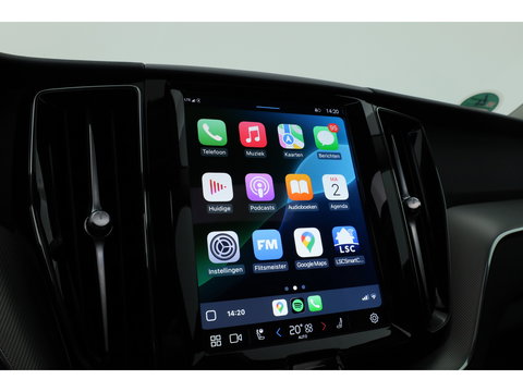 Volvo XC60 2.0 T6 Plug-in hybrid AWD Plus Bright | Pano-dak | Trekhaak | H&K Audio | ACC | Stoel + stuurverw. |