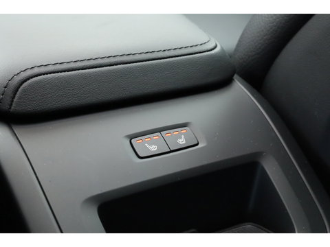 Volvo XC60 2.0 T6 Plug-in hybrid AWD Plus Bright | Pano-dak | Trekhaak | H&K Audio | ACC | Stoel + stuurverw. |