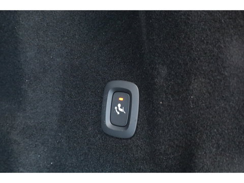 Volvo XC60 2.0 T6 Plug-in hybrid AWD Plus Bright | Pano-dak | Trekhaak | H&K Audio | ACC | Stoel + stuurverw. |