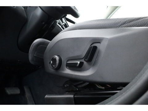 Volvo XC60 2.0 T6 Plug-in hybrid AWD Plus Bright | Pano-dak | Trekhaak | H&K Audio | ACC | Stoel + stuurverw. |