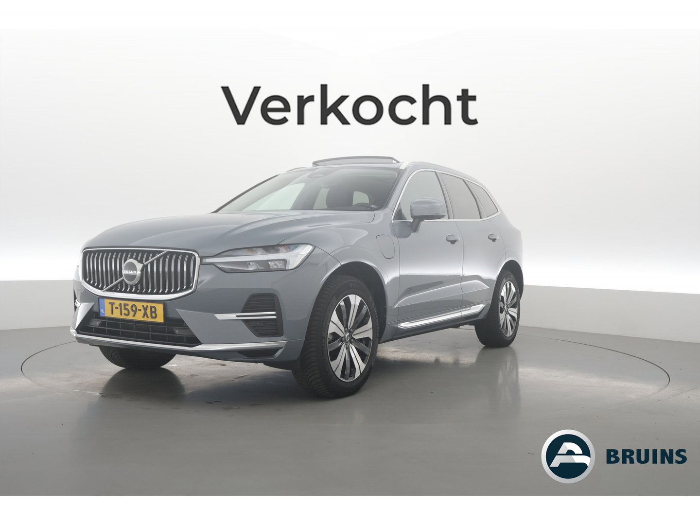 Volvo XC60 2.0 T6 Plug-in hybrid AWD Plus Bright | Pano-dak | Trekhaak | H&K Audio | ACC | Stoel + stuurverw. |