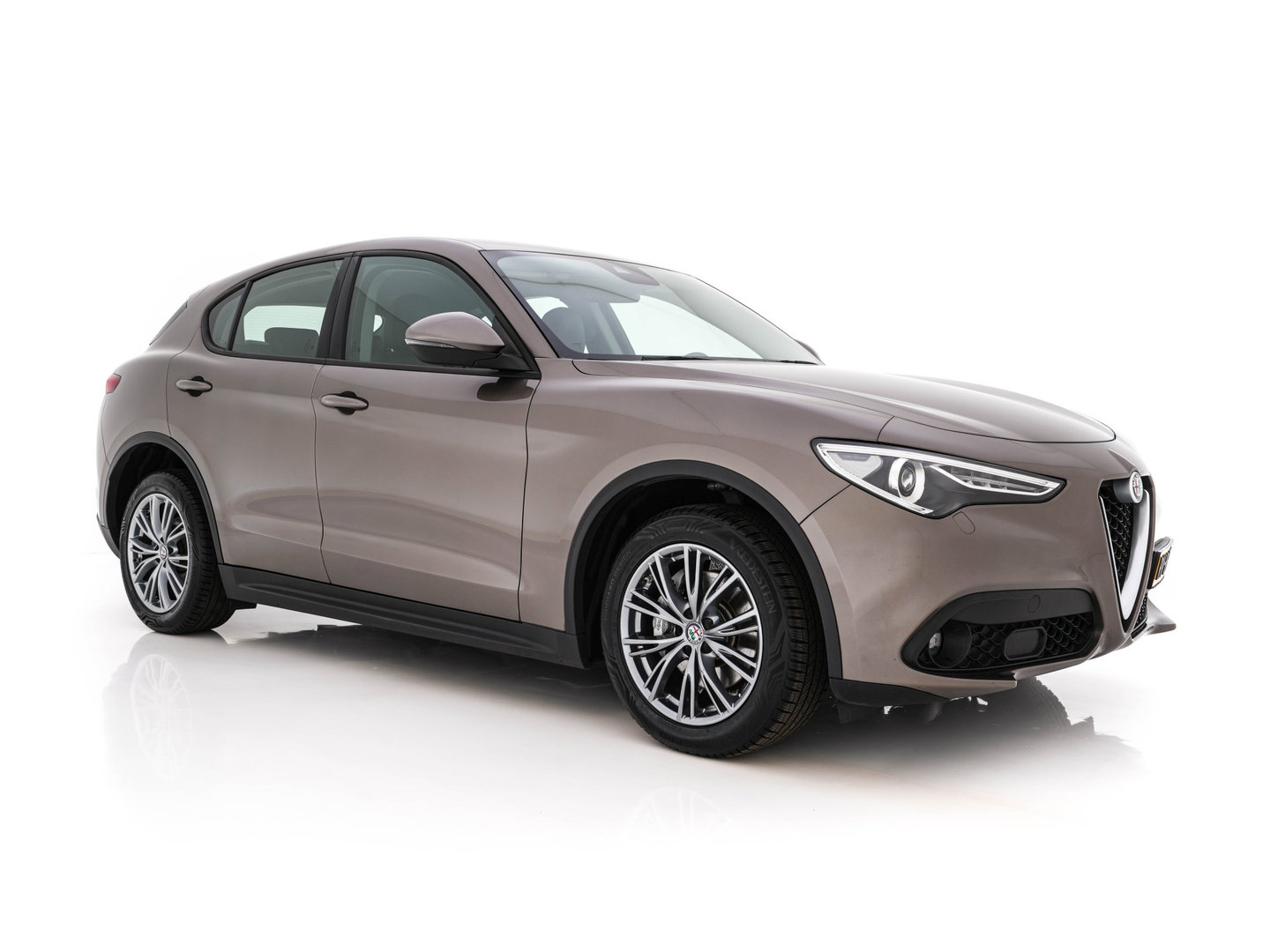 Alfa Romeo Stelvio 2.2d Super Aut. *LEATHER-FABRIC | BI-XENON | DAB+ | NAVI-FULLMAP | COMFORT-SEATS | ECC | CRUISE | PDC | 18"ALU*