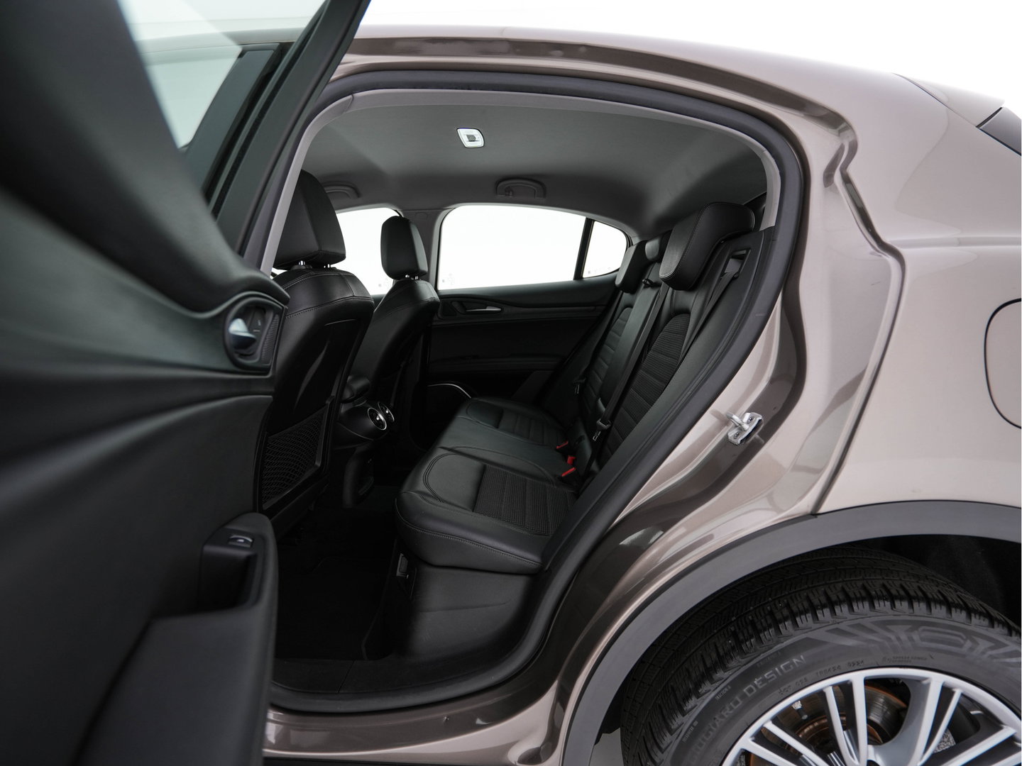 Alfa Romeo Stelvio 2.2d Super Aut. *LEATHER-FABRIC | BI-XENON | DAB+ | NAVI-FULLMAP | COMFORT-SEATS | ECC | CRUISE | PDC | 18"ALU*