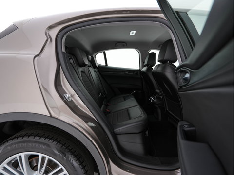 Alfa Romeo Stelvio 2.2d Super Aut. *LEATHER-FABRIC | BI-XENON | DAB+ | NAVI-FULLMAP | COMFORT-SEATS | ECC | CRUISE | PDC | 18"ALU*