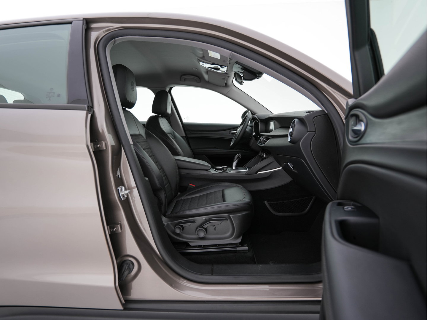 Alfa Romeo Stelvio 2.2d Super Aut. *LEATHER-FABRIC | BI-XENON | DAB+ | NAVI-FULLMAP | COMFORT-SEATS | ECC | CRUISE | PDC | 18"ALU*