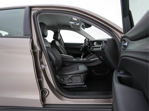 Alfa Romeo Stelvio 2.2d Super Aut. *LEATHER-FABRIC | BI-XENON | DAB+ | NAVI-FULLMAP | COMFORT-SEATS | ECC | CRUISE | PDC | 18"ALU*