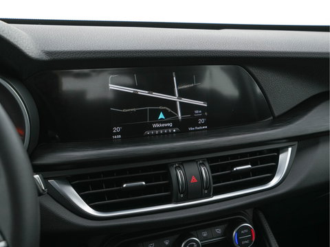 Alfa Romeo Stelvio 2.2d Super Aut. *LEATHER-FABRIC | BI-XENON | DAB+ | NAVI-FULLMAP | COMFORT-SEATS | ECC | CRUISE | PDC | 18"ALU*