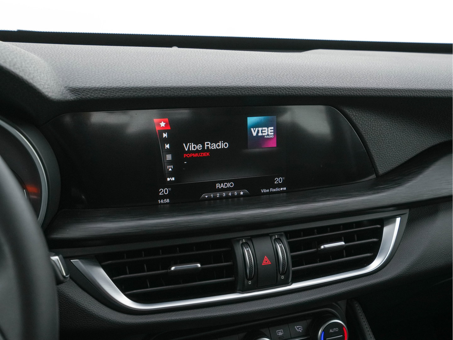 Alfa Romeo Stelvio 2.2d Super Aut. *LEATHER-FABRIC | BI-XENON | DAB+ | NAVI-FULLMAP | COMFORT-SEATS | ECC | CRUISE | PDC | 18"ALU*