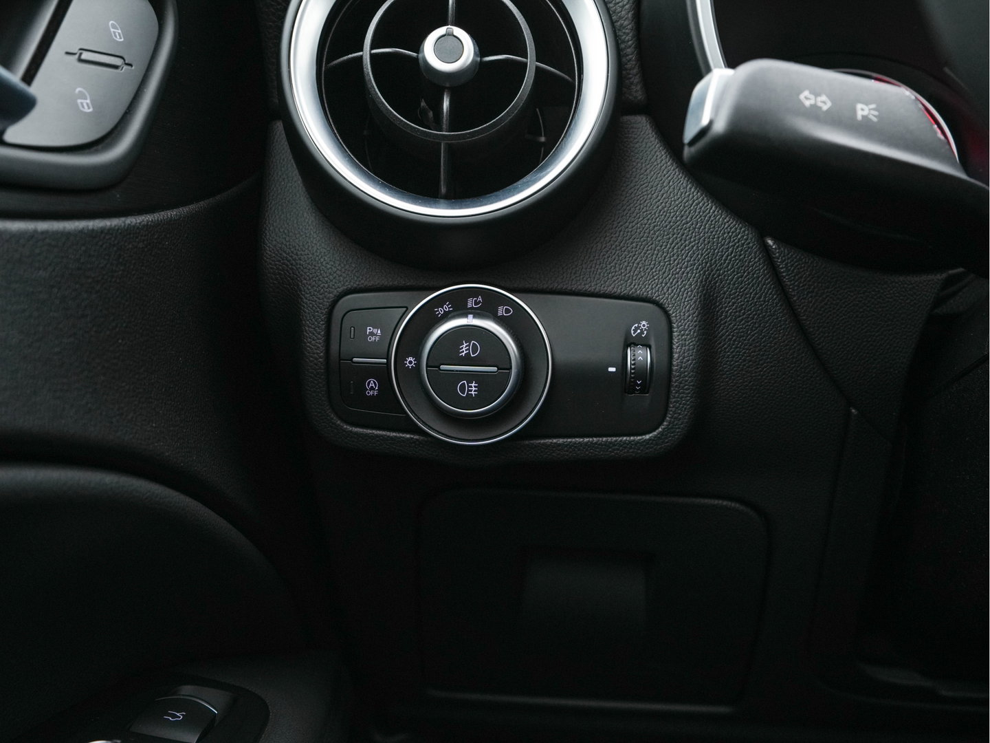 Alfa Romeo Stelvio 2.2d Super Aut. *LEATHER-FABRIC | BI-XENON | DAB+ | NAVI-FULLMAP | COMFORT-SEATS | ECC | CRUISE | PDC | 18"ALU*