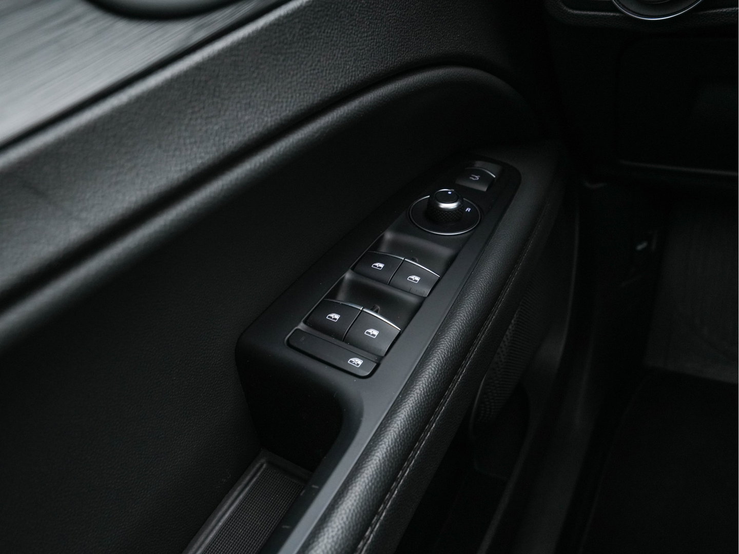 Alfa Romeo Stelvio 2.2d Super Aut. *LEATHER-FABRIC | BI-XENON | DAB+ | NAVI-FULLMAP | COMFORT-SEATS | ECC | CRUISE | PDC | 18"ALU*