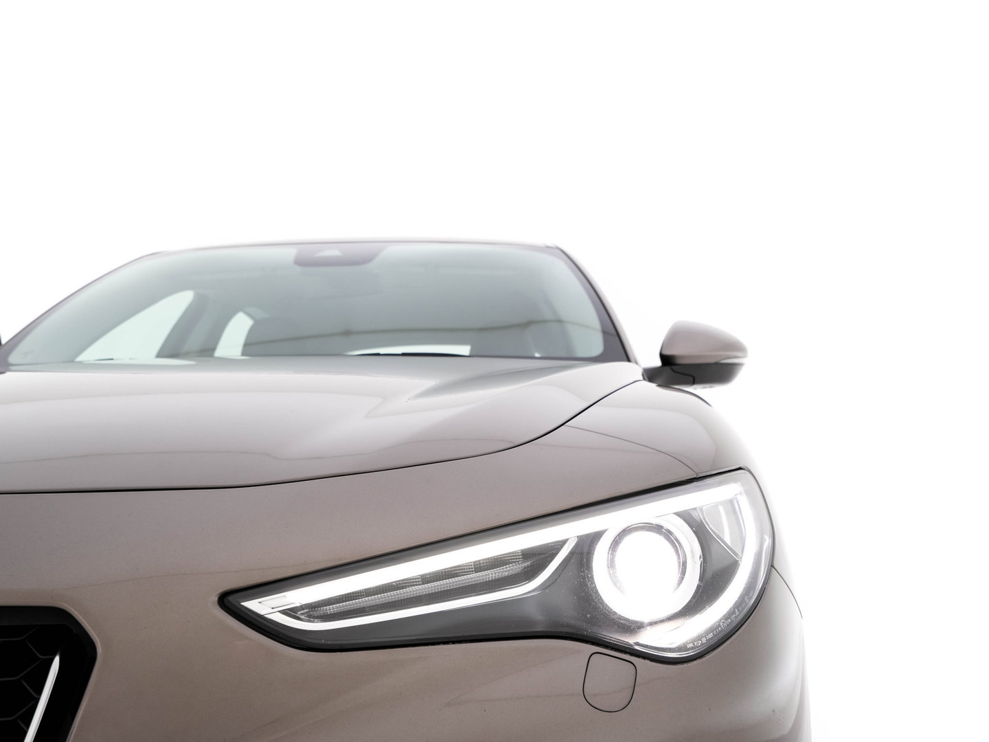 Alfa Romeo Stelvio 2.2d Super Aut. *LEATHER-FABRIC | BI-XENON | DAB+ | NAVI-FULLMAP | COMFORT-SEATS | ECC | CRUISE | PDC | 18"ALU*