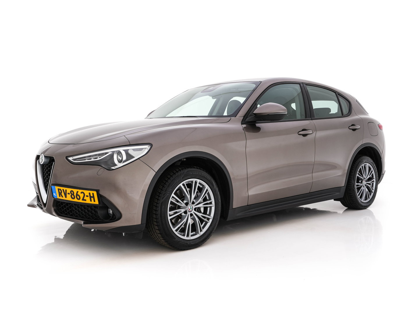 Alfa Romeo Stelvio 2.2d Super Aut. *LEATHER-FABRIC | BI-XENON | DAB+ | NAVI-FULLMAP | COMFORT-SEATS | ECC | CRUISE | PDC | 18"ALU*
