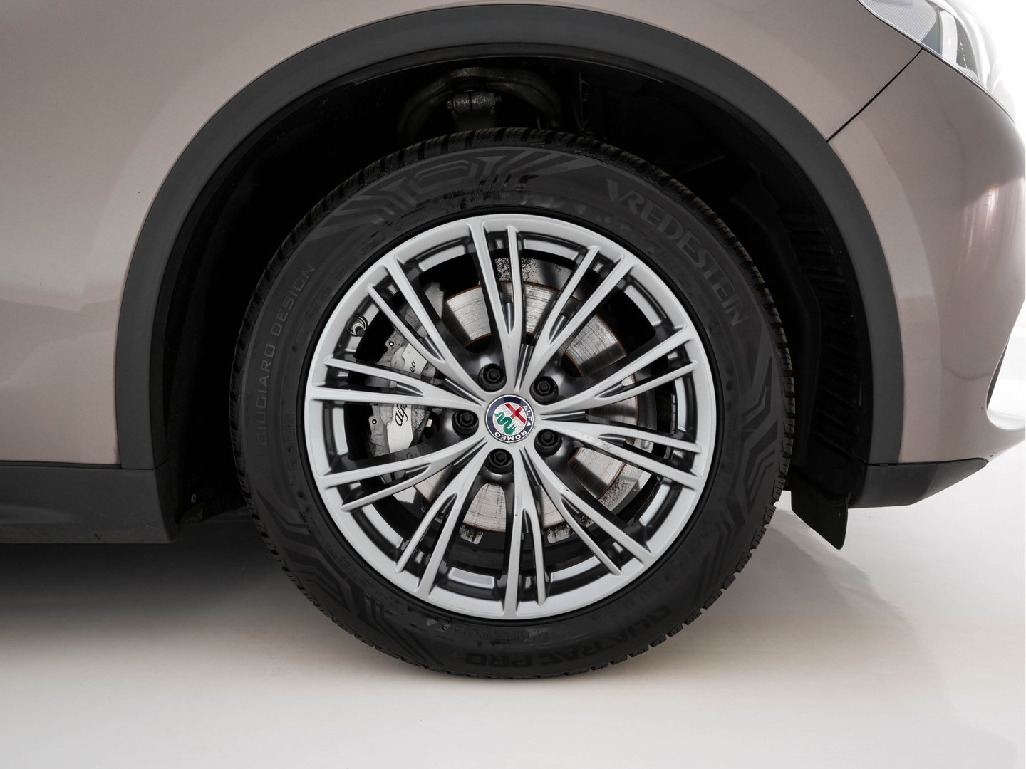 Alfa Romeo Stelvio 2.2d Super Aut. *LEATHER-FABRIC | BI-XENON | DAB+ | NAVI-FULLMAP | COMFORT-SEATS | ECC | CRUISE | PDC | 18"ALU*