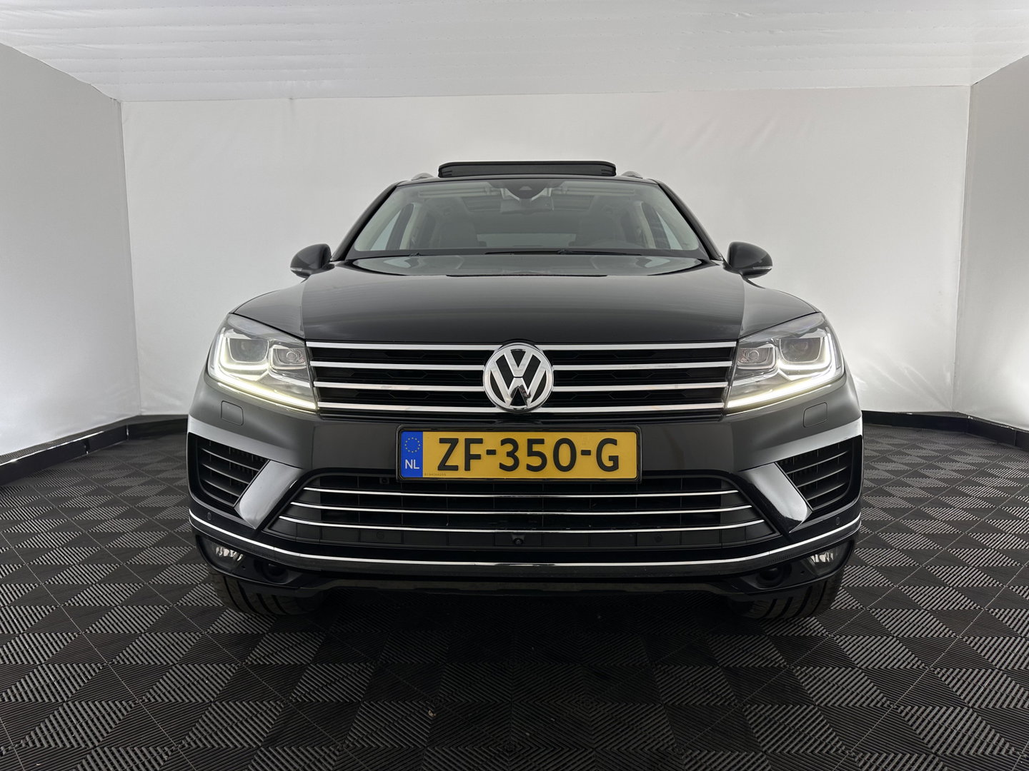 Volkswagen Touareg 3.0 TDI Aut. *PANO | ADAPTIVE-CRUISE | LEATHER | XENON | TOP-VIEW | BLINDSPOT | DYNAUDIO | AIR-SUSPENSION | NAVI-FULLMAP | PRIVACY-GLASS | SHIFT-PADDLES | ECC | PDC | 20''ALU | TOWBAR*