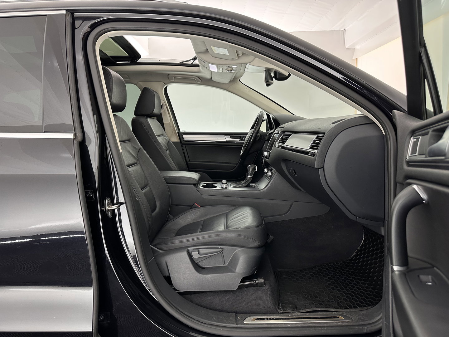 Volkswagen Touareg 3.0 TDI Aut. *PANO | ADAPTIVE-CRUISE | LEATHER | XENON | TOP-VIEW | BLINDSPOT | DYNAUDIO | AIR-SUSPENSION | NAVI-FULLMAP | PRIVACY-GLASS | SHIFT-PADDLES | ECC | PDC | 20''ALU | TOWBAR*