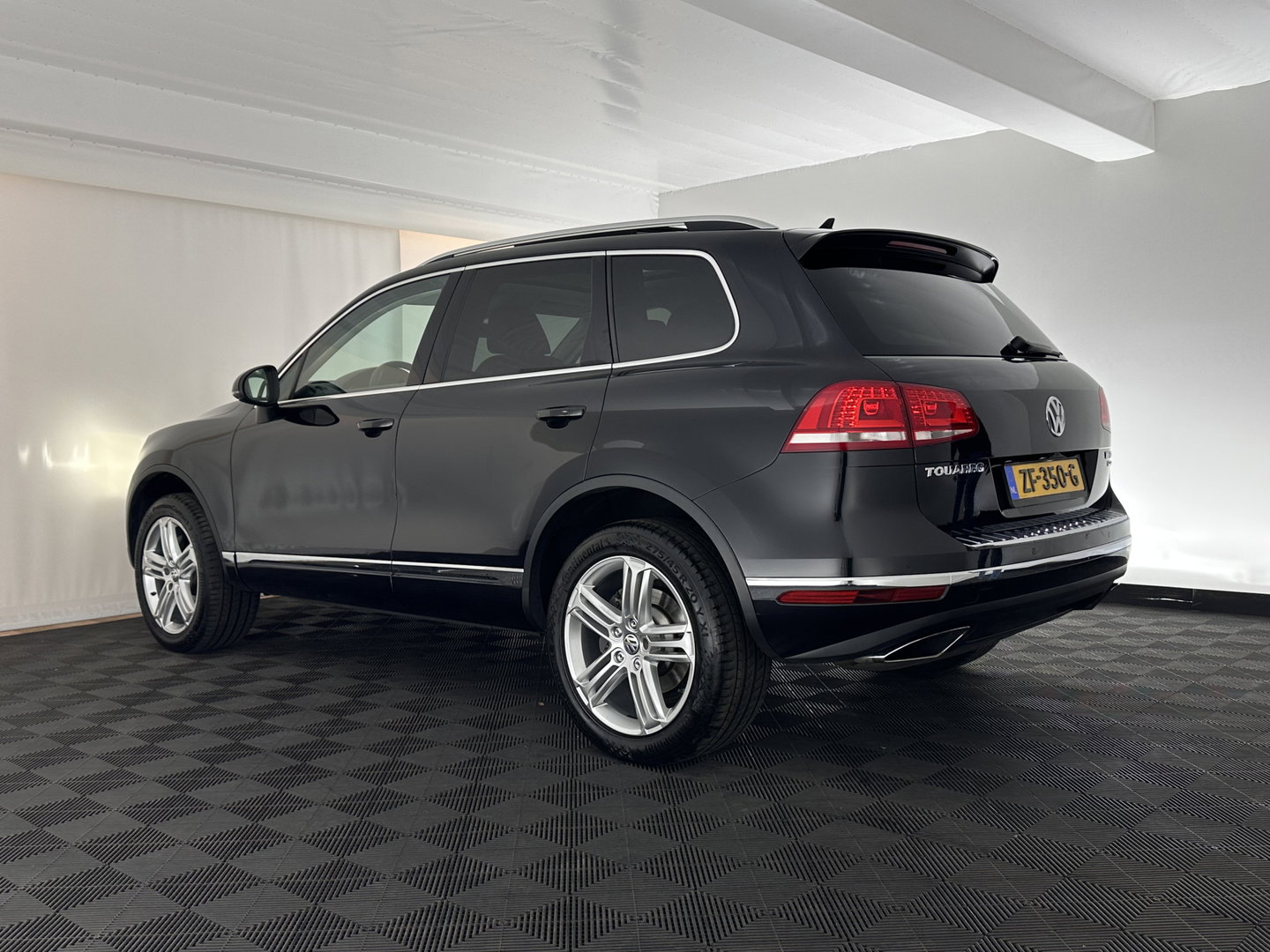 Volkswagen Touareg 3.0 TDI Aut. *PANO | ADAPTIVE-CRUISE | LEATHER | XENON | TOP-VIEW | BLINDSPOT | DYNAUDIO | AIR-SUSPENSION | NAVI-FULLMAP | PRIVACY-GLASS | SHIFT-PADDLES | ECC | PDC | 20''ALU | TOWBAR*