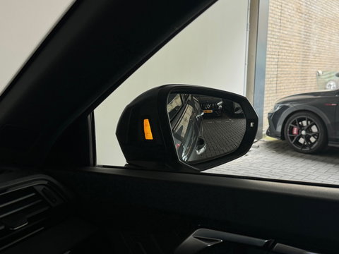 Audi RSQ3 Sportback 2.5 TFSI Pano|Memory|B&O|Trekhaak|Sfeer