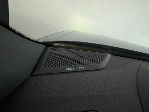 Audi RSQ3 Sportback 2.5 TFSI Pano|Memory|B&O|Trekhaak|Sfeer