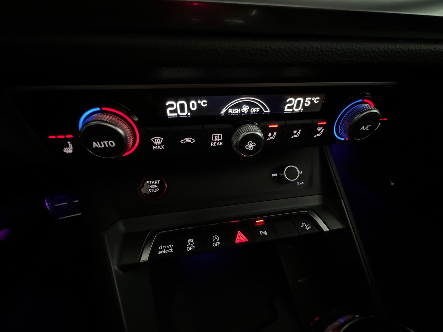 Audi RSQ3 Sportback 2.5 TFSI Pano|Memory|B&O|Trekhaak|Sfeer