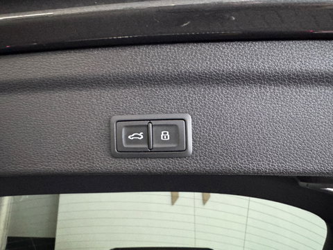 Audi RSQ3 Sportback 2.5 TFSI Pano|Memory|B&O|Trekhaak|Sfeer