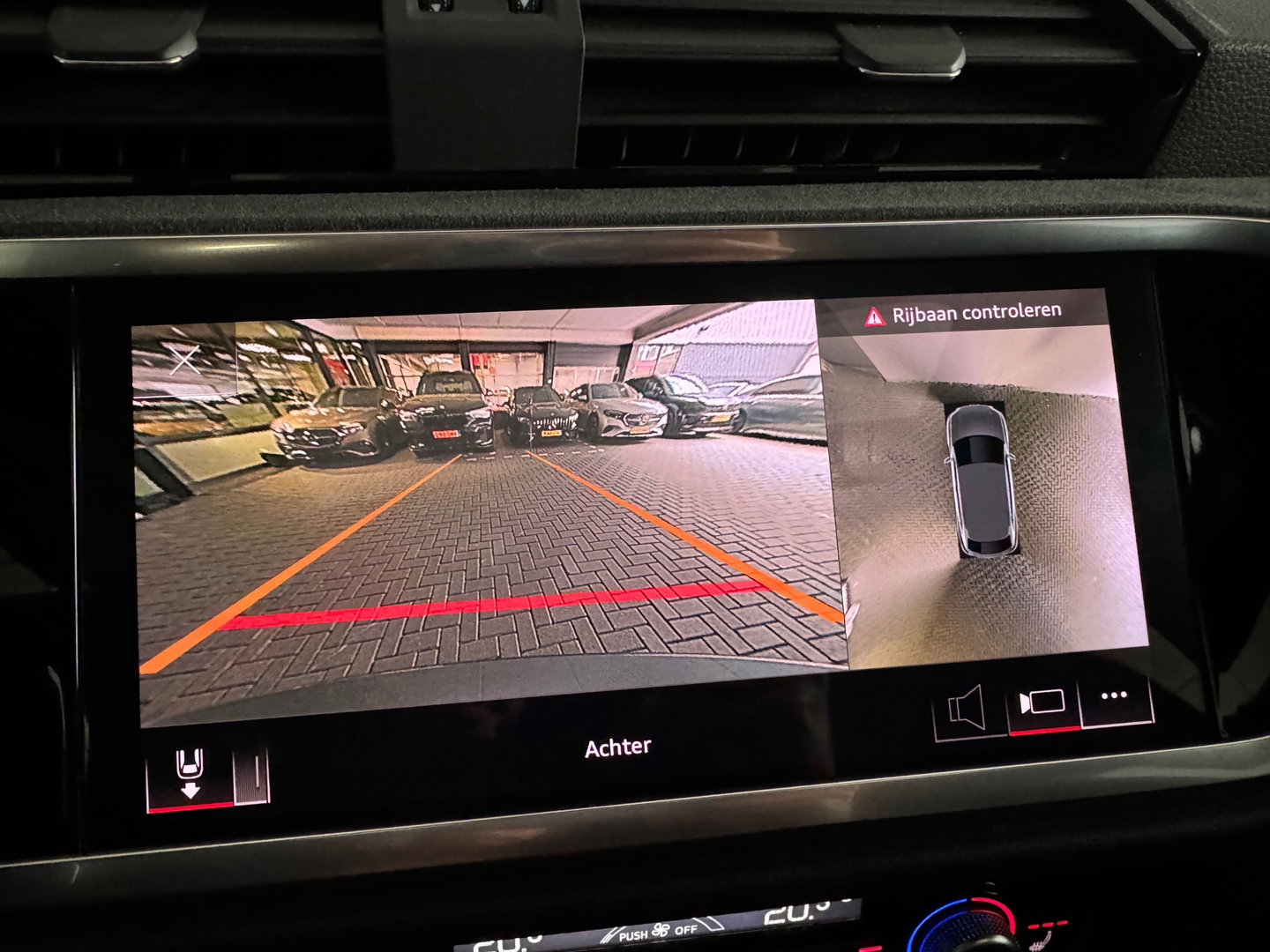 Audi RSQ3 Sportback 2.5 TFSI Pano|Memory|B&O|Trekhaak|Sfeer