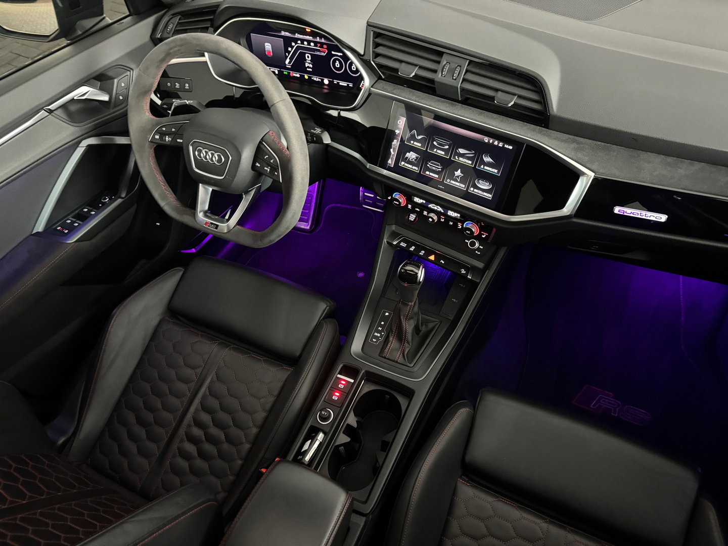 Audi RSQ3 Sportback 2.5 TFSI Pano|Memory|B&O|Trekhaak|Sfeer